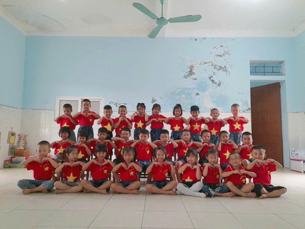 Hoạt động trải nghiệm ngày 30/4 của trường Mầm Non Quang Thành