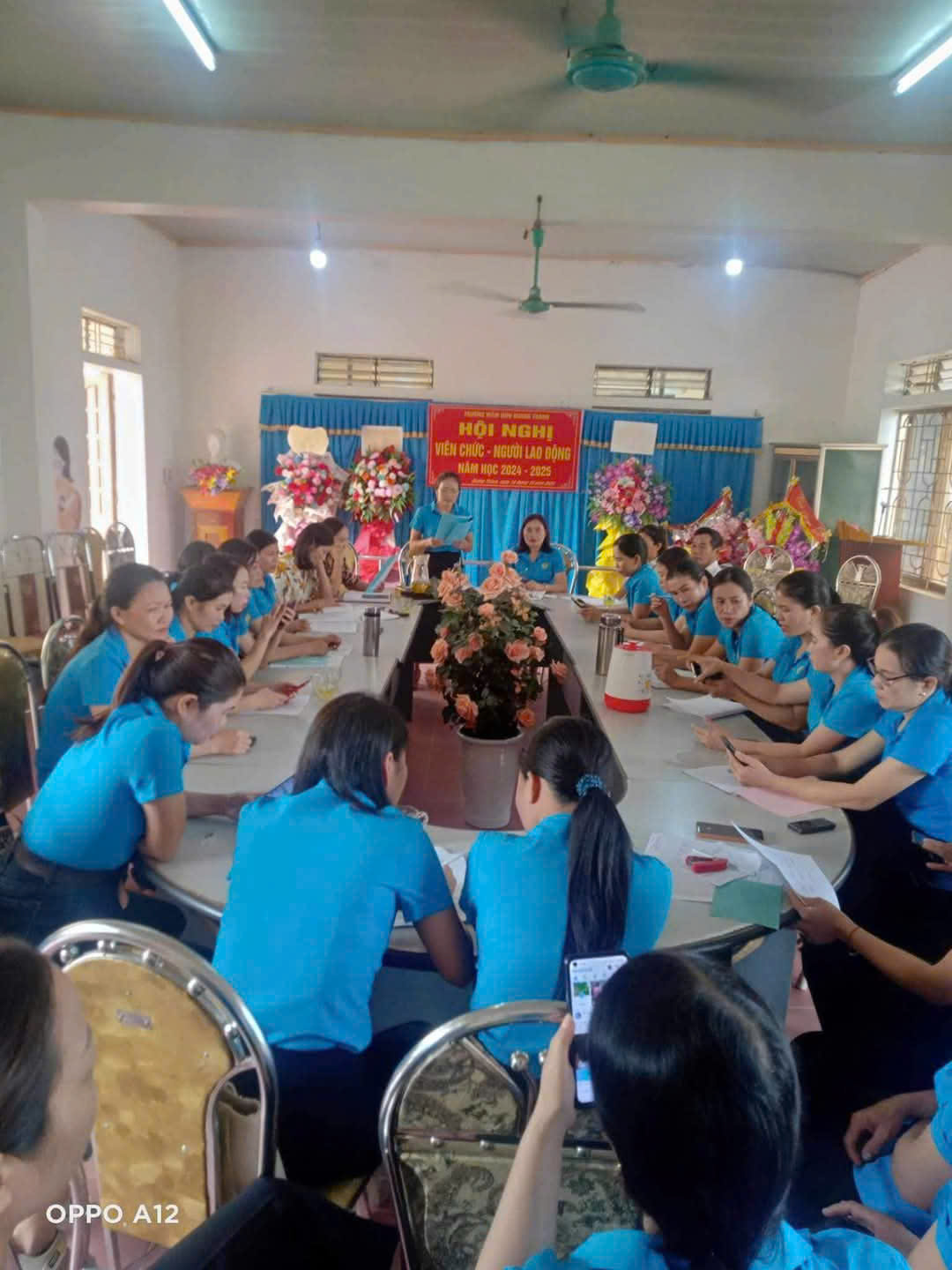 Hội nghị viên chức, người lao động