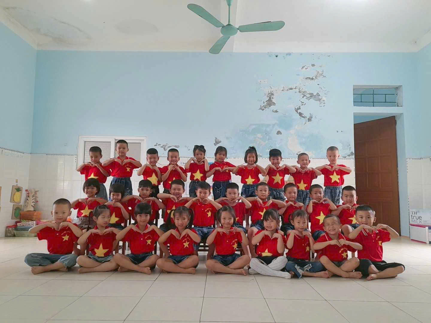 Hoạt động trải nghiệm ngày 30/4 của trường Mầm Non Quang Thành